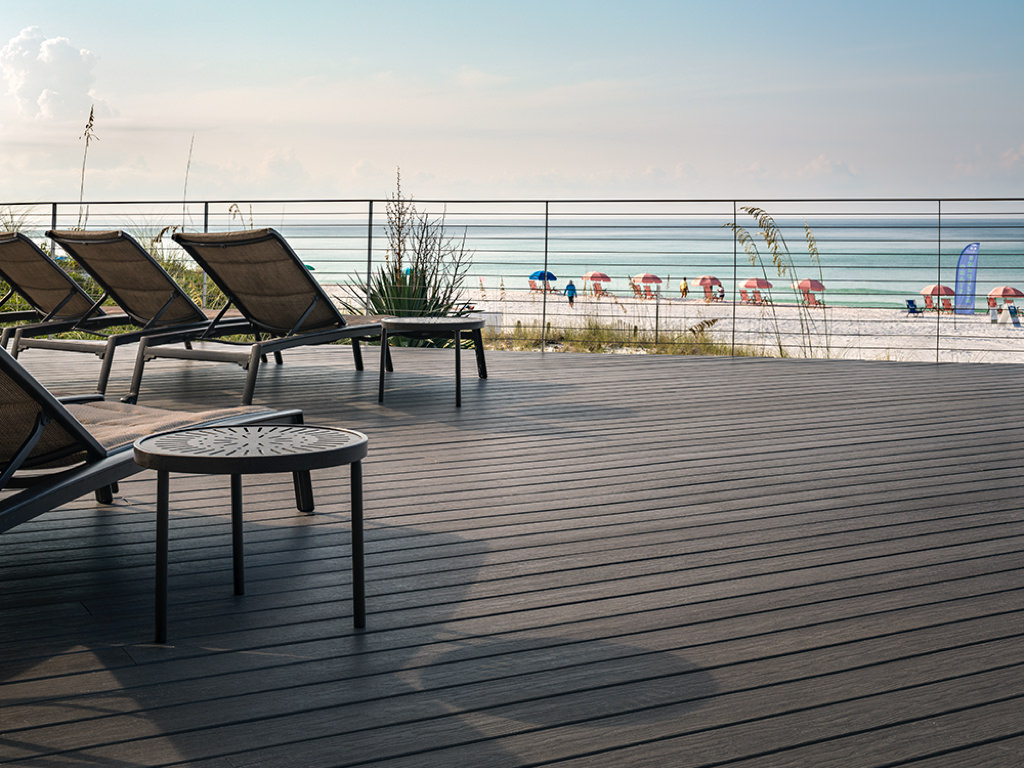 Enhance Your Outdoor Oasis with MoistureShield Decking: The Perfect Blend of Aesthetics and Durability