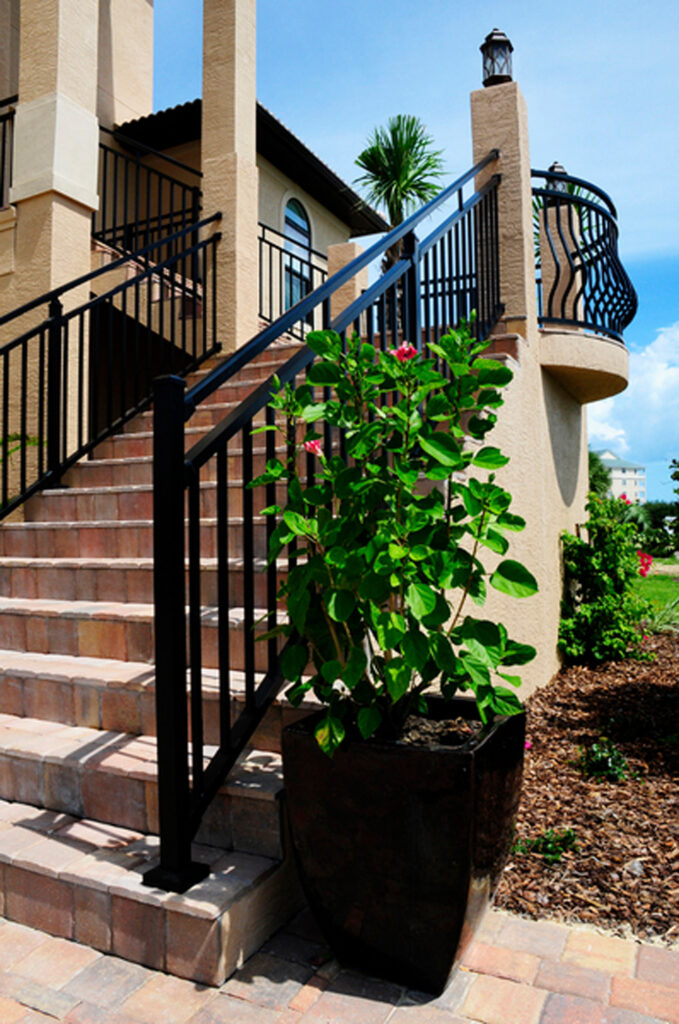 Mistakes To Avoid When Replacing Your Aluminum Railings
